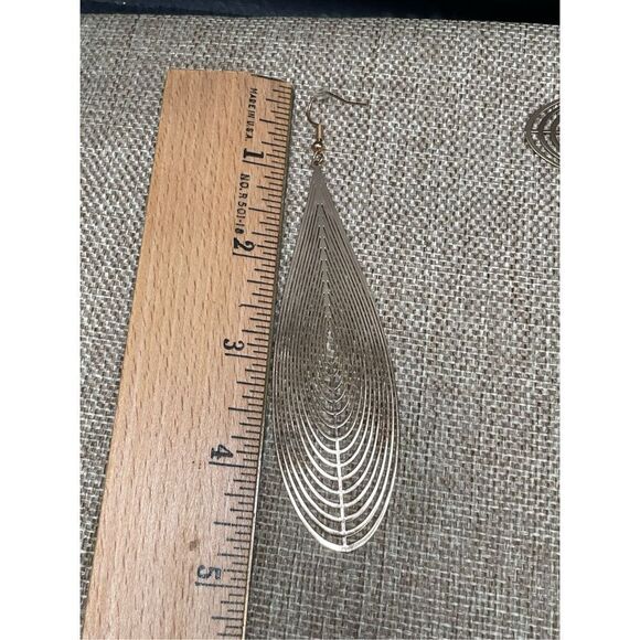 Elegant Gold Teardrop Earrings - Picture 6 of 7